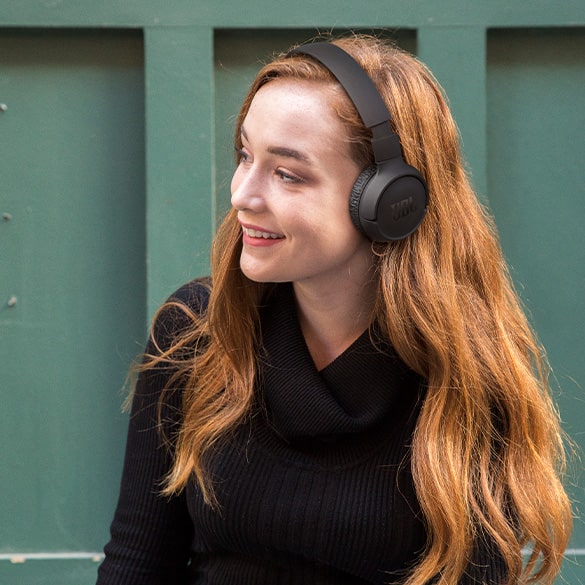 ON-EAR HEADPHONES With On-Ear headphones, the ear pads rest on the ear, but a soft surface will not cause your ears to ache. The ears are not completely closed off, which means that environmental sounds can still be heard slightly. ON-EAR HEADPHONES With On-Ear headphones, the ear pads rest on the ear, but a soft surface will not cause your ears to ache. The ears are not completely closed off, which means that environmental sounds can still be heard slightly.