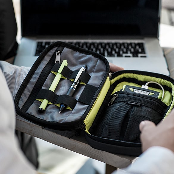 Accessory Bags Use the Accessory Bags to protect and easily carry all your cables, headphones and other accessories. Accessory Bags Use the Accessory Bags to protect and easily carry all your cables, headphones and other accessories.