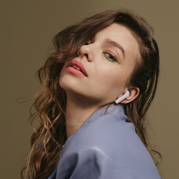 Earbuds Earbuds are wireless earphones that connect to your phone via bluetooth. The earbuds charge automatically in the supplied case, so you can enjoy your favourite music or podcast on the go for hours! Earbuds Earbuds are wireless earphones that connect to your phone via bluetooth. The earbuds charge automatically in the supplied case, so you can enjoy your favourite music or podcast on the go for hours!