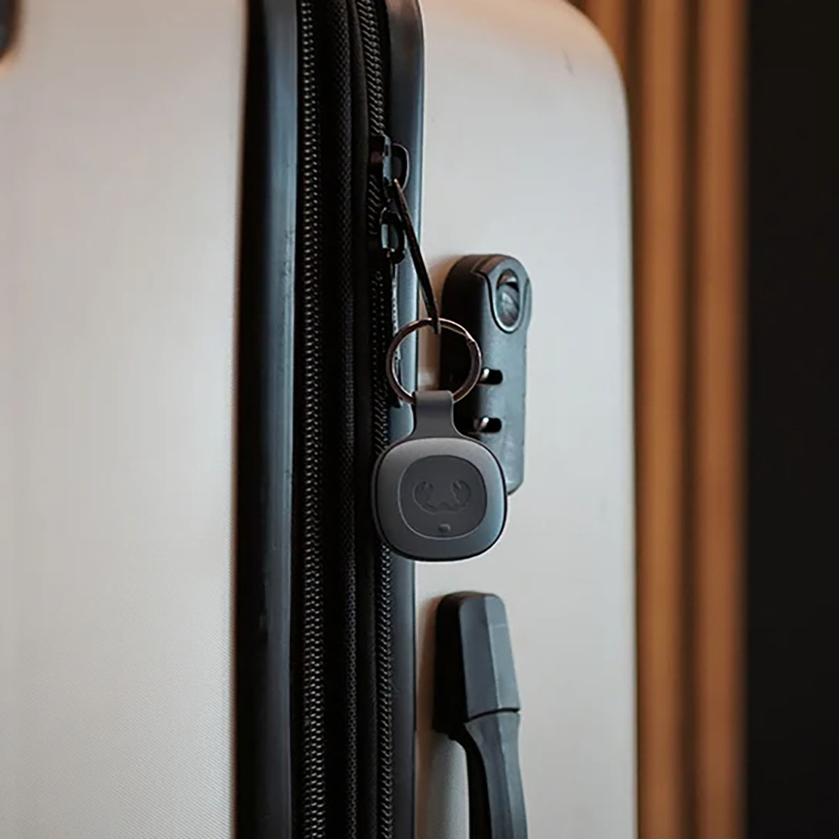 Smart Finders With Smart Finders you can always keep track of your favourite items. Attach the Smart Finder to your keys, wallet, bag, luggage, e-bike or pet and easily locate it with an app. Smart Finders With Smart Finders you can always keep track of your favourite items. Attach the Smart Finder to your keys, wallet, bag, luggage, e-bike or pet and easily locate it with an app.